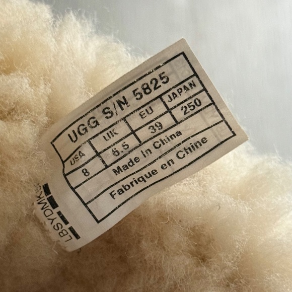 UGG Women’s Classic Short  Boots Chestnut Size 8 Fall Winter Cozy - Picture 11 of 11